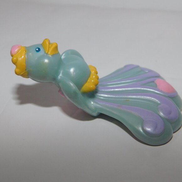 Fisher Price Loving Family Dollhouse Dream Castle 1993 ROYAL PARROT Bird Figure - Picture 3 of 4